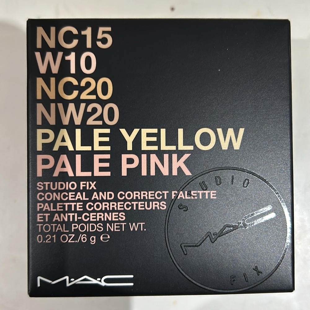 MAC- STUDIO FIX CONCEAL AND CORRECT PALETTE - LIGHT